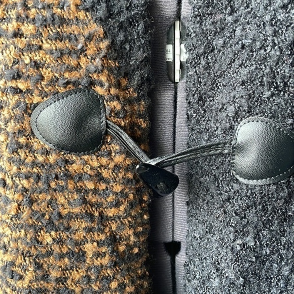 New Directions shawl wrap Border Boucle toggle wrap black brown softgirl - Picture 3 of 9